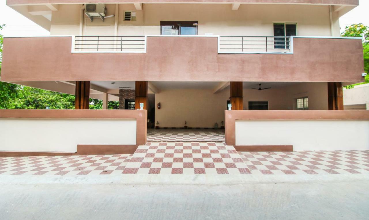 Hotel Treebo Trip Riyas Grand Tirupati Exteriér fotografie